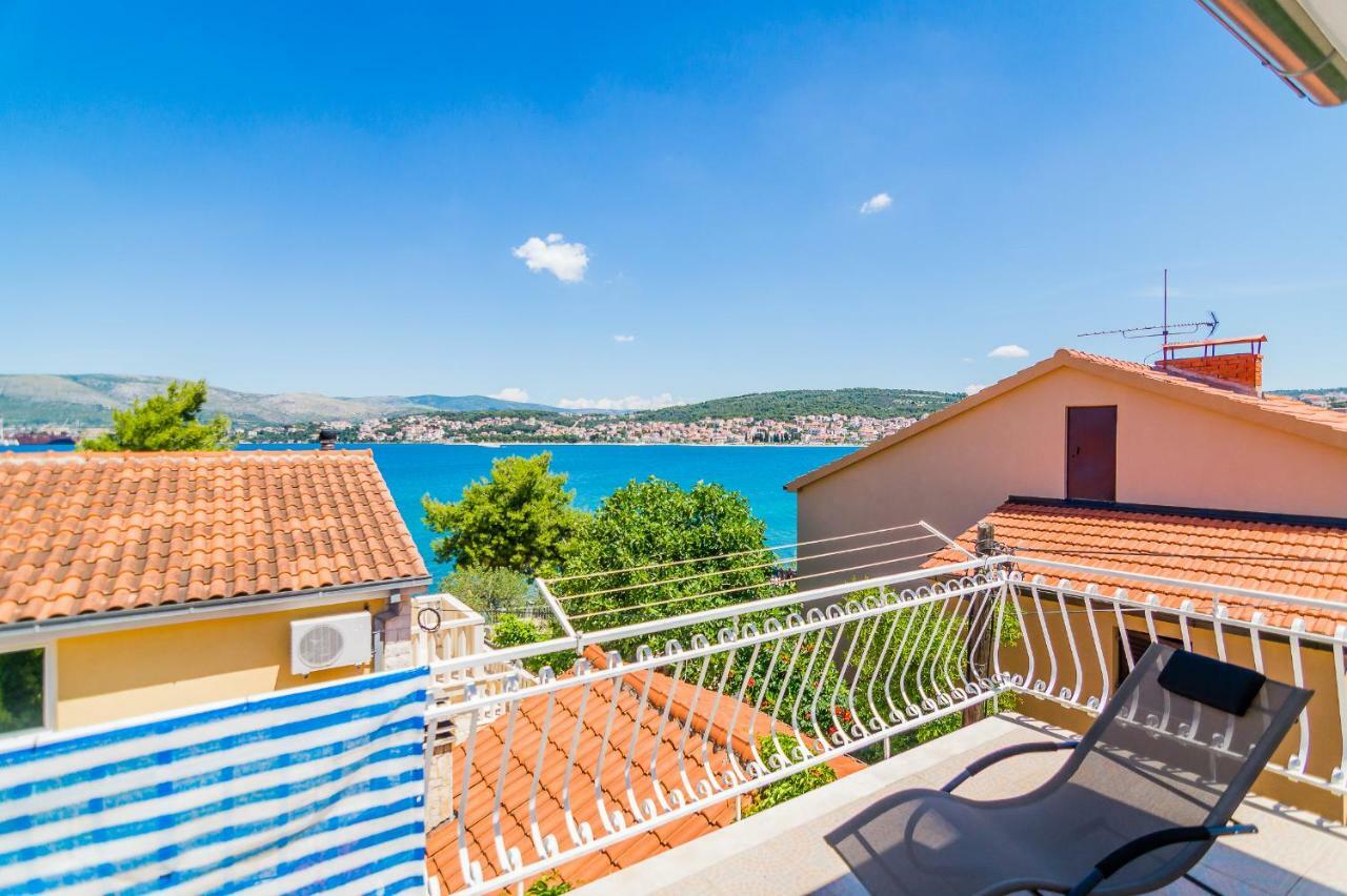 Apartment "On The Beach" Traù Esterno foto