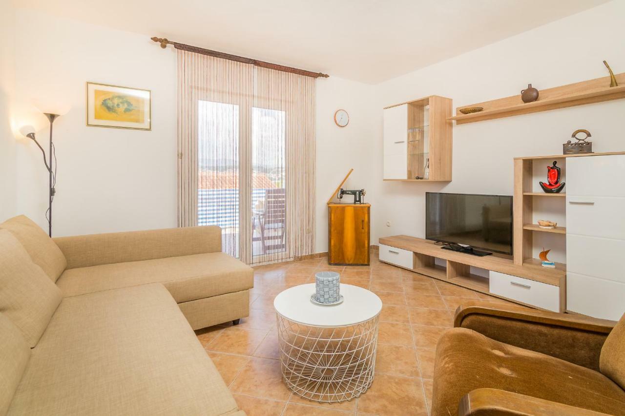 Apartment "On The Beach" Traù Esterno foto