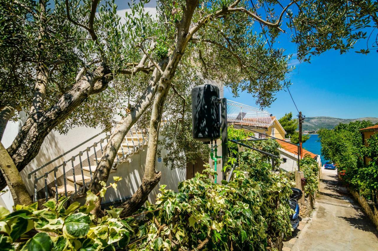 Apartment "On The Beach" Traù Esterno foto